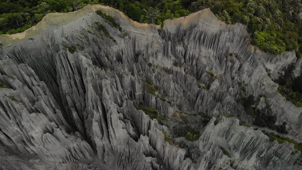 los pináculos de putangirua en nueva zelanda