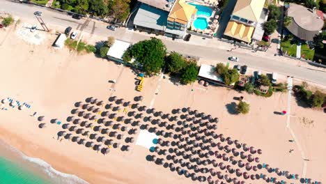 Drohne-Fliegt-über-Schönen-Strand-In-Griechenland