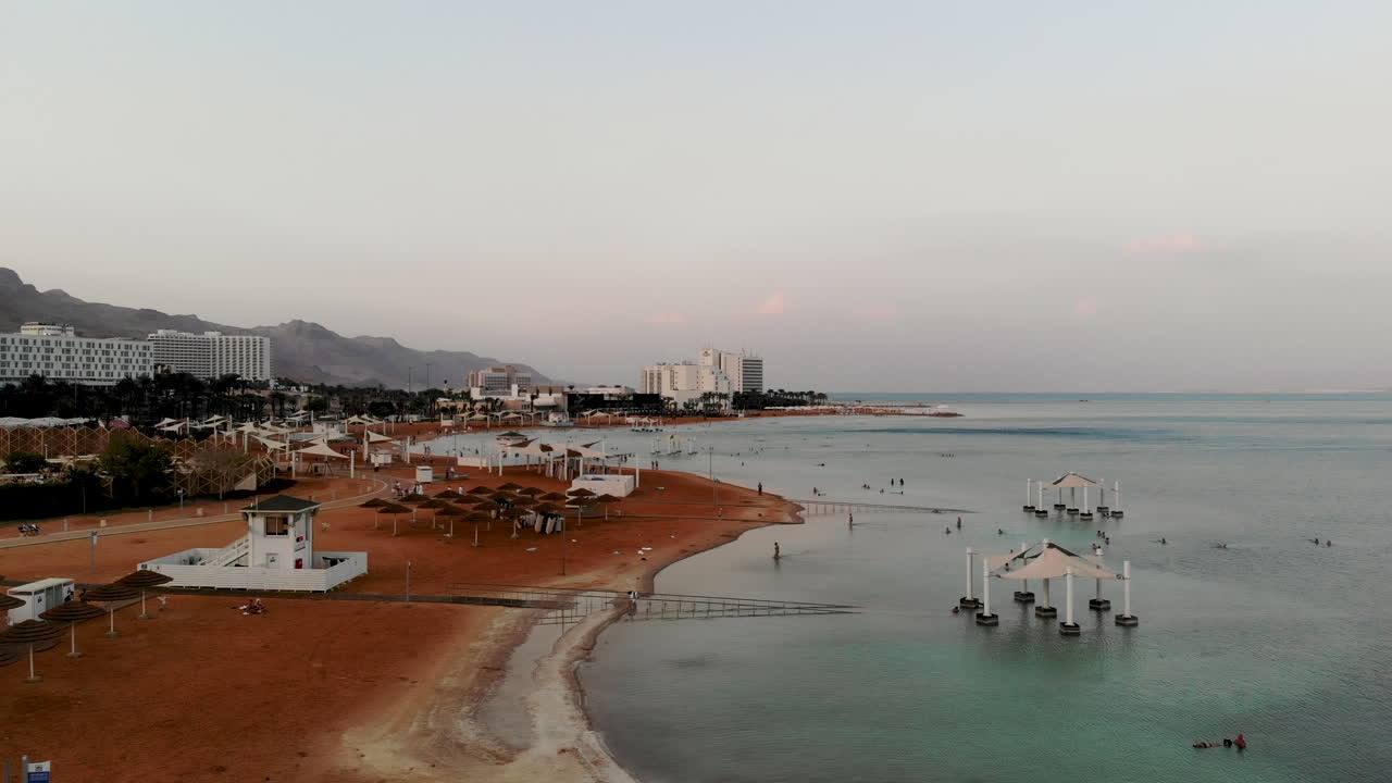 이스라엘 사해 연안의 공용 해변 ein bokek