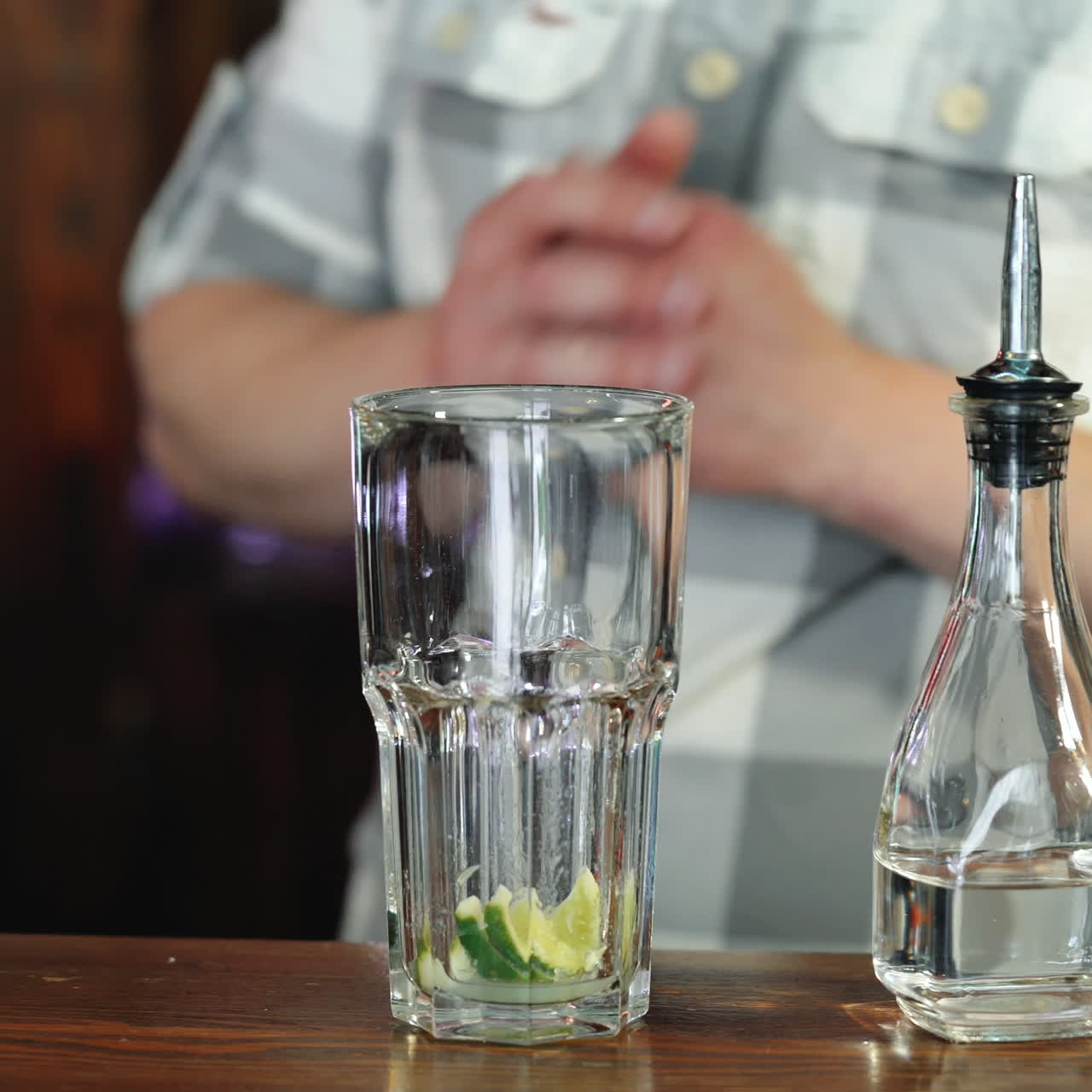 Bartender preparing cocktail. ?oncept about service and beverages. ?lose up Sqare video