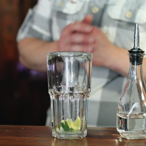 bartender preparing cocktail. ?oncept about service and beverages. ?lose up sqare video