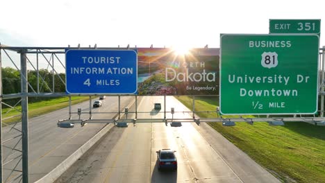 bienvenido a la señal de carretera de dakota del norte