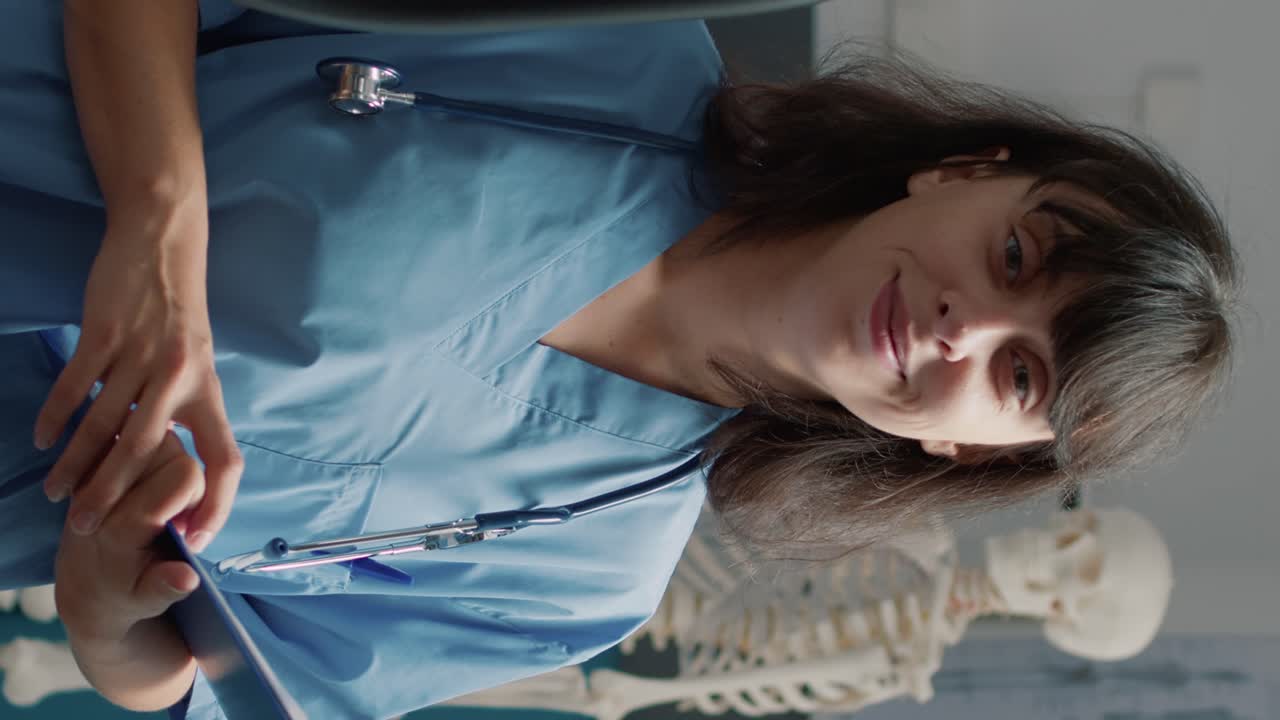 Portrait of female nurse preparing to treat patient with mechanical disorders