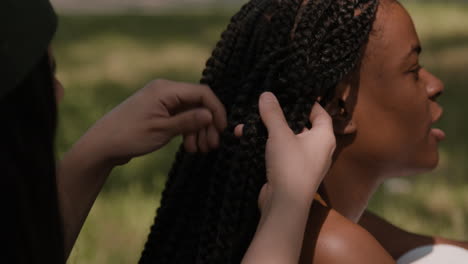hands styling box braids