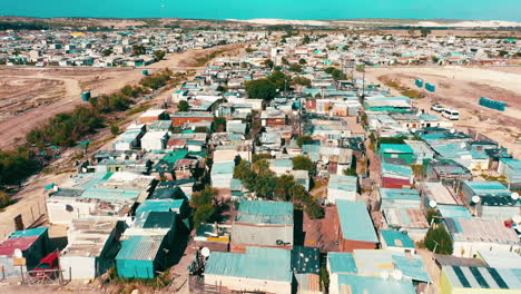 Justo-Afuera-De-La-Ciudad-Hay-Otra-Ciudad