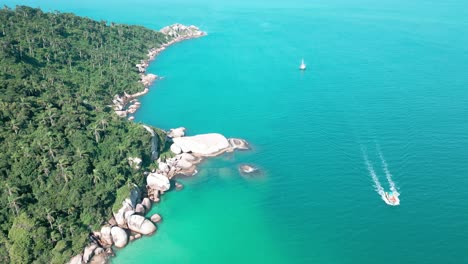 boat touring campeche island of florianópolis country of brazil