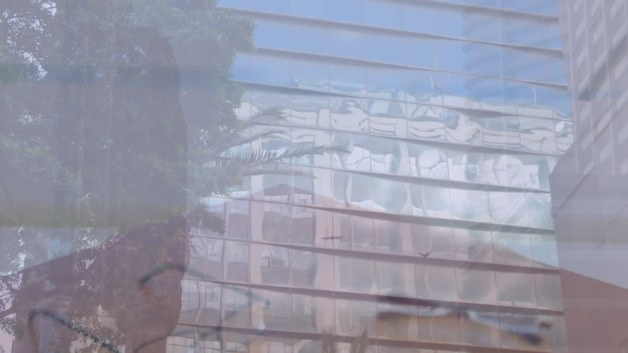 도시 풍경 위에서 사업가의 악수 애니메이션