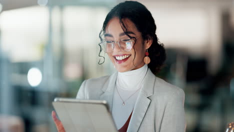 Business,-employee-and-woman-with-a-tablet