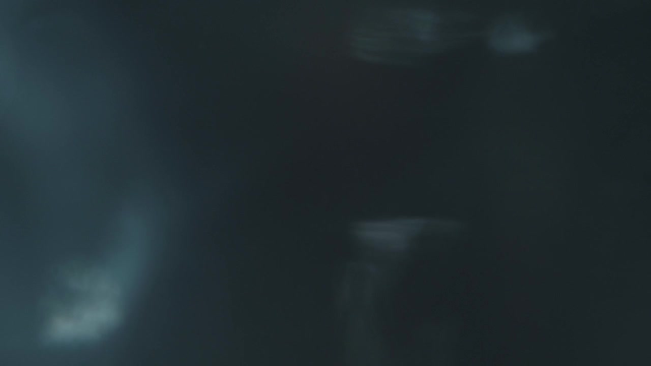 Abstrakcyjne wycieki światła i Bokeh na ciemnym tle