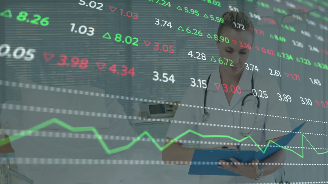 animación del procesamiento de datos sobre una doctora caucásica