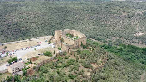 Aussichtsturm-In-Einer-Kleinen-Spanischen-Mittelalterlichen-Stadt