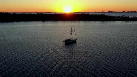 Segelboot-Vor-Anker-In-St