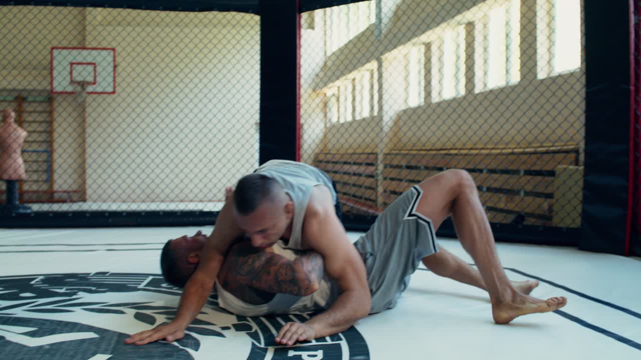 Mixed Martial Arts Cage Fighting