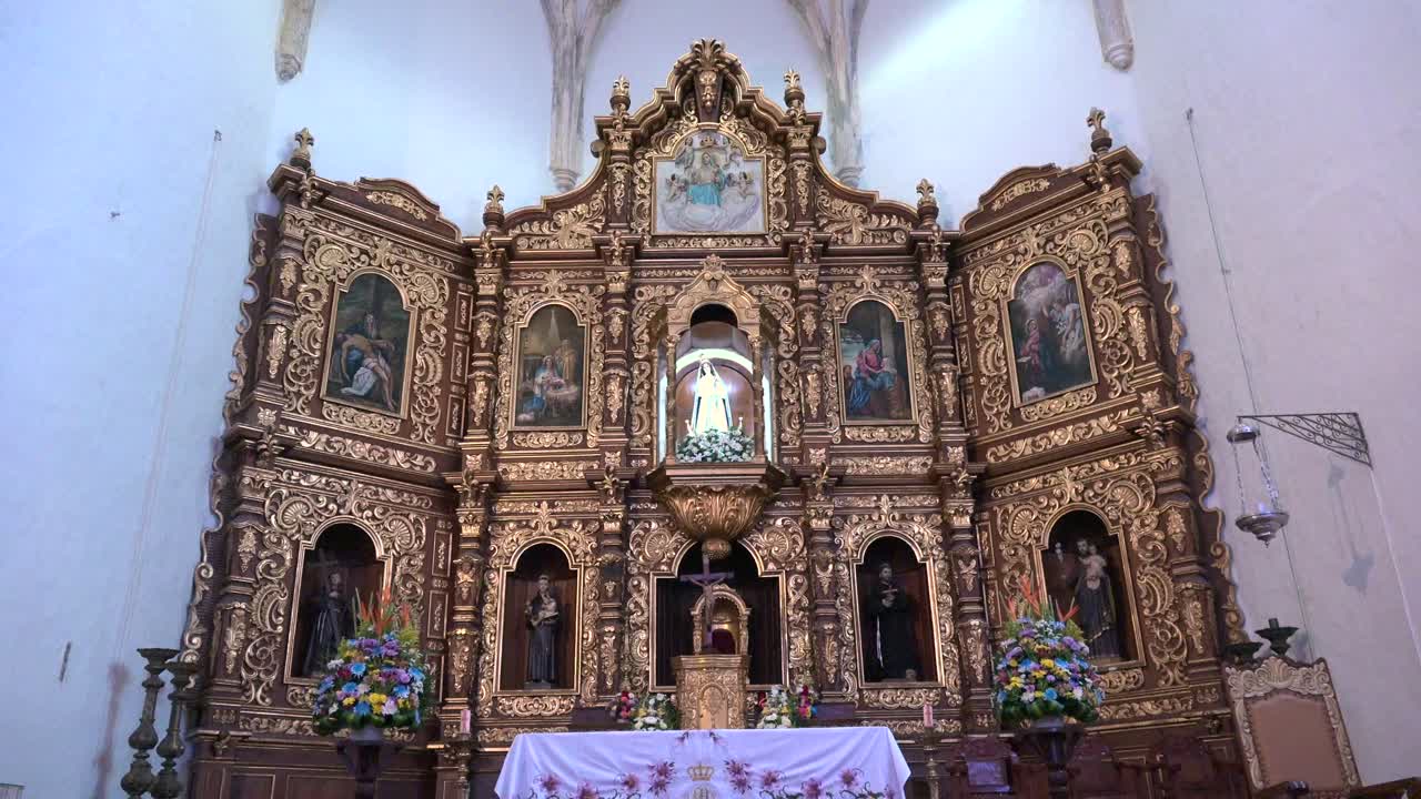 convento de san antonio altar dentro de la iglesia yucatan méxico