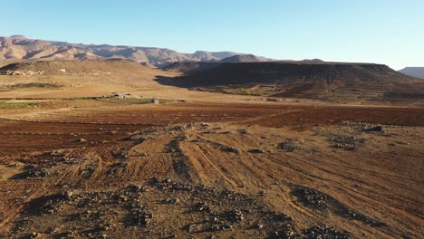 imágenes de drones por la mañana de las montañas del atlas en taliouine