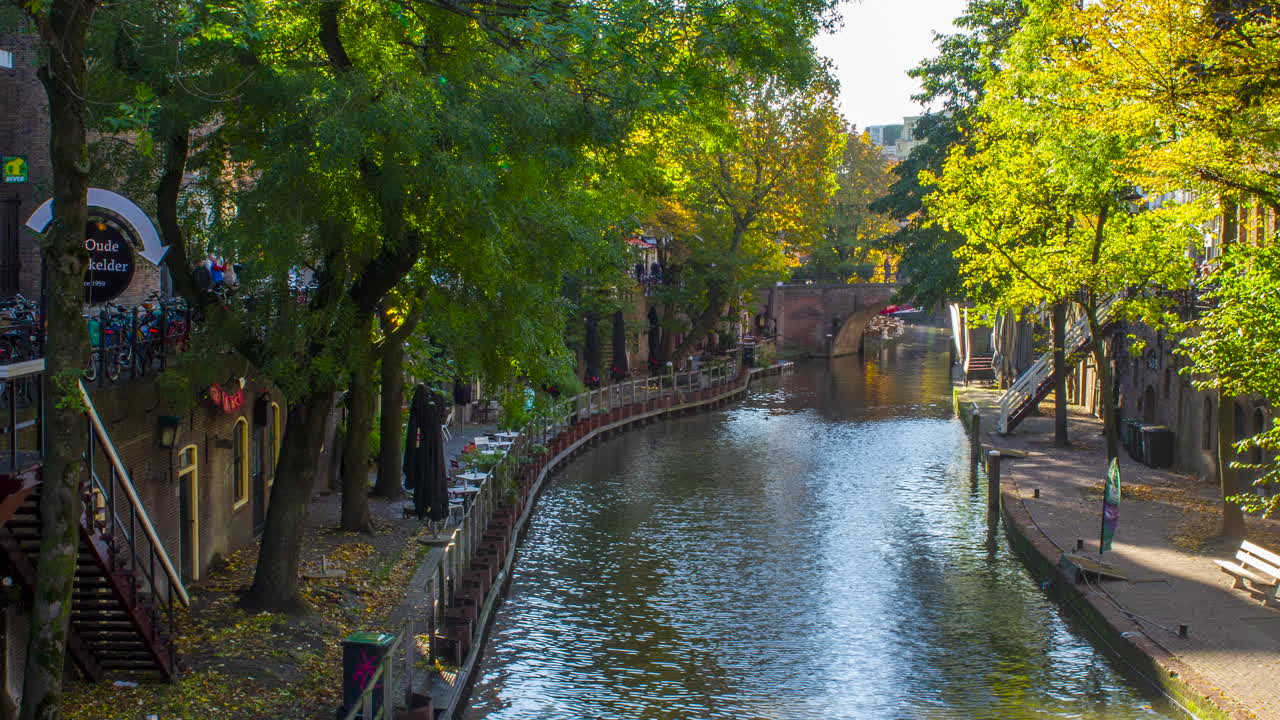 네덜란드 위트레흐트에서 운하의 시간 경과