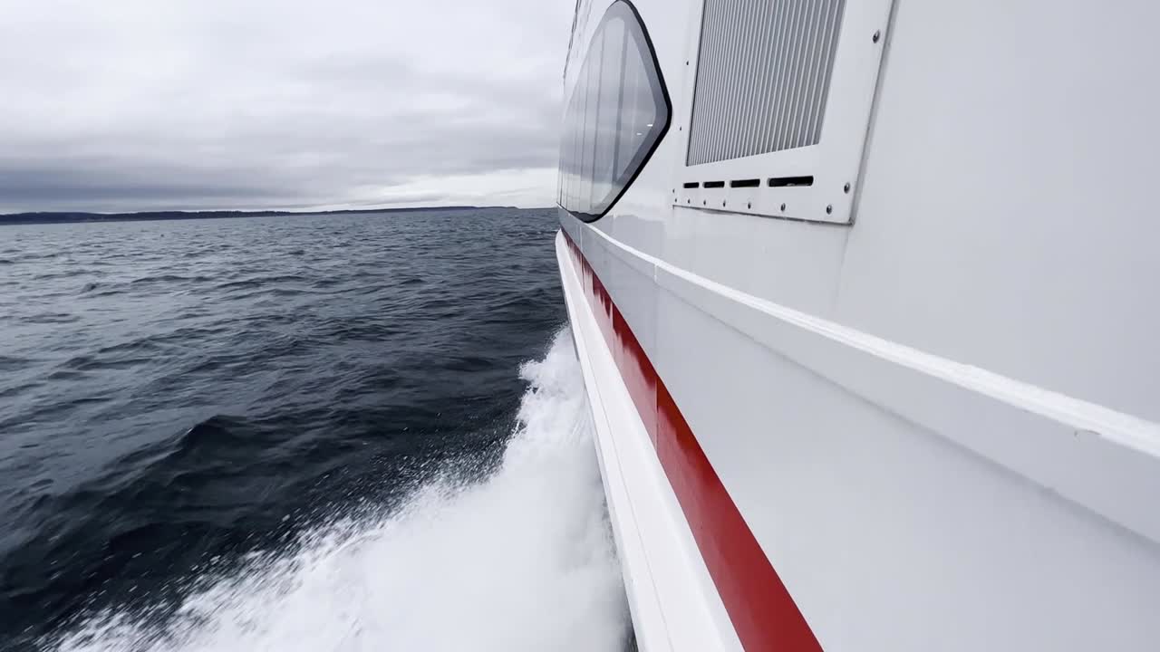 Bootsfahrt über das Meer.