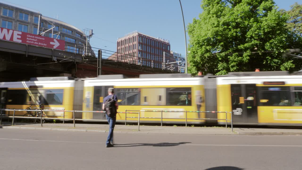 중앙 베를린을 통과하는 트램