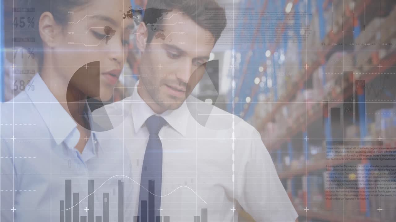 supervisores que comprueban el inventario 4k