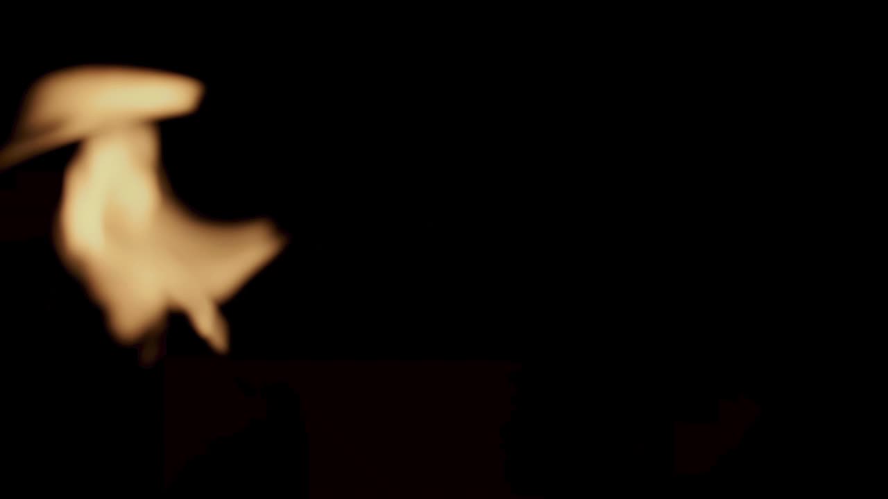 llamas de fuego aisladas sobre fondo negro