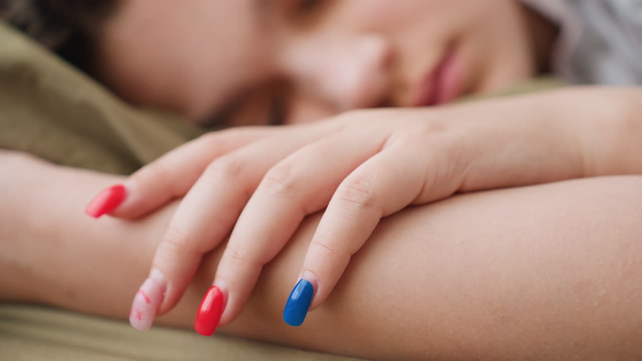 Polished Nails Display, Elegant Hand Polish With Vivid Color Accents In Relaxed Atmosphere, Nail Artist Demonstrates Stunning Manicure Featuring Bright Designs Within Comfortable Environment