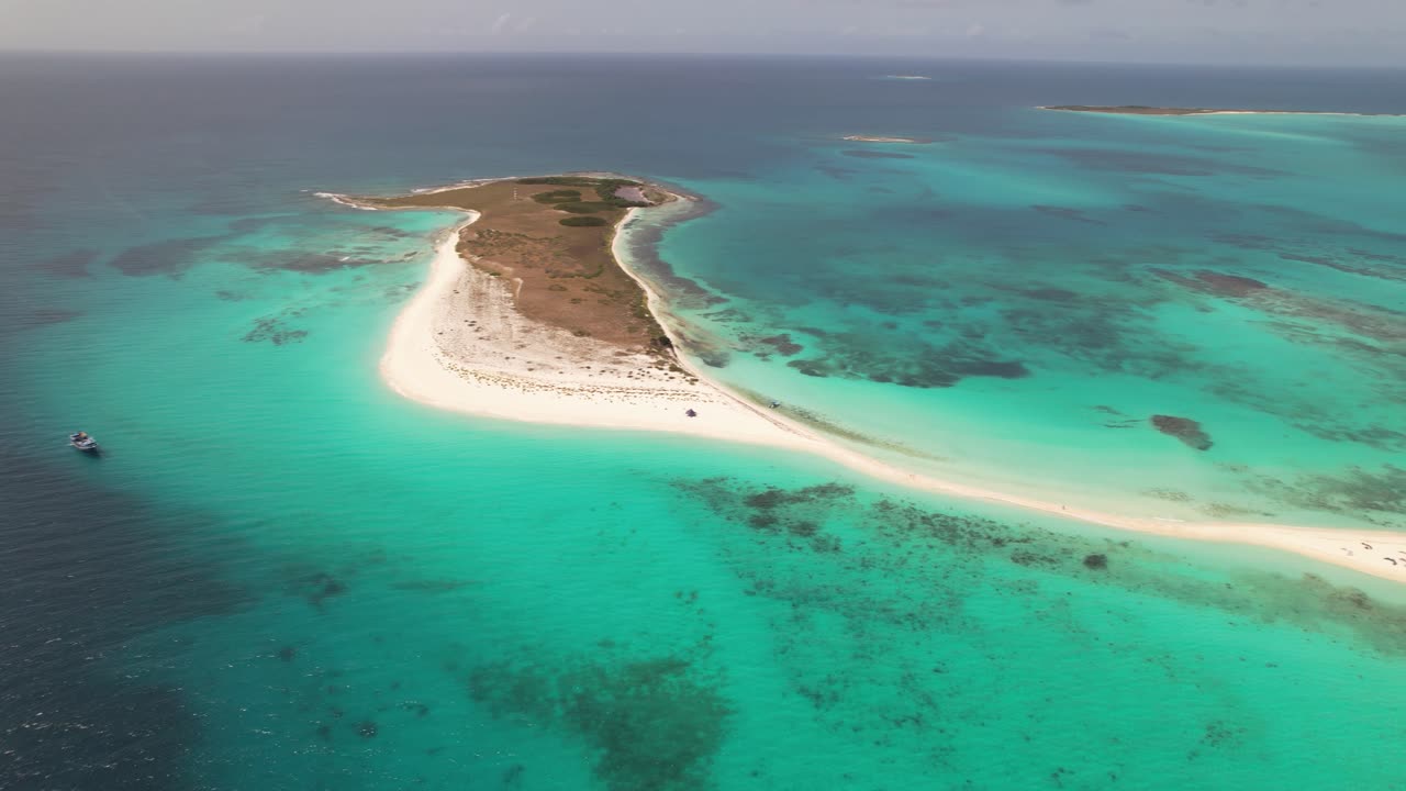 카리브 해 에 있는 카요 데 아구아 섬 과 이스트무스