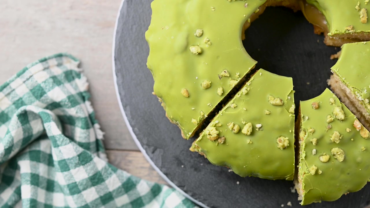 Ciambella al pistacchio in rotazione