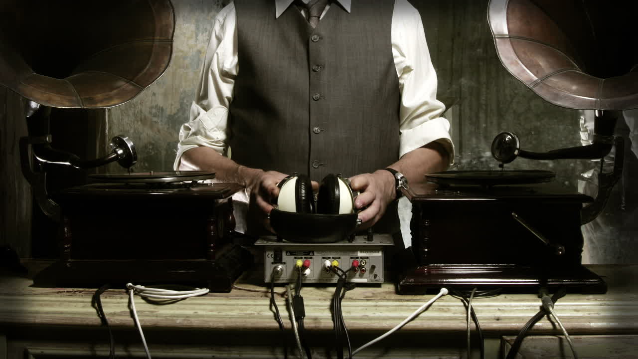 그라모폰을 들고 있는 할아버지 dj