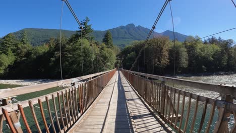 Puente-Colgante-De-Madera-En-El-Estado-De-Washington.