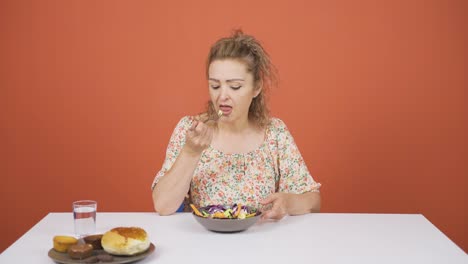 persona que elige un menú saludable. plan de dieta.