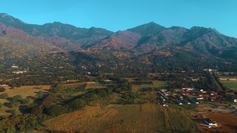 Vista-Aérea-De-La-Ciudad-De-Morogoro-En-Tanzania