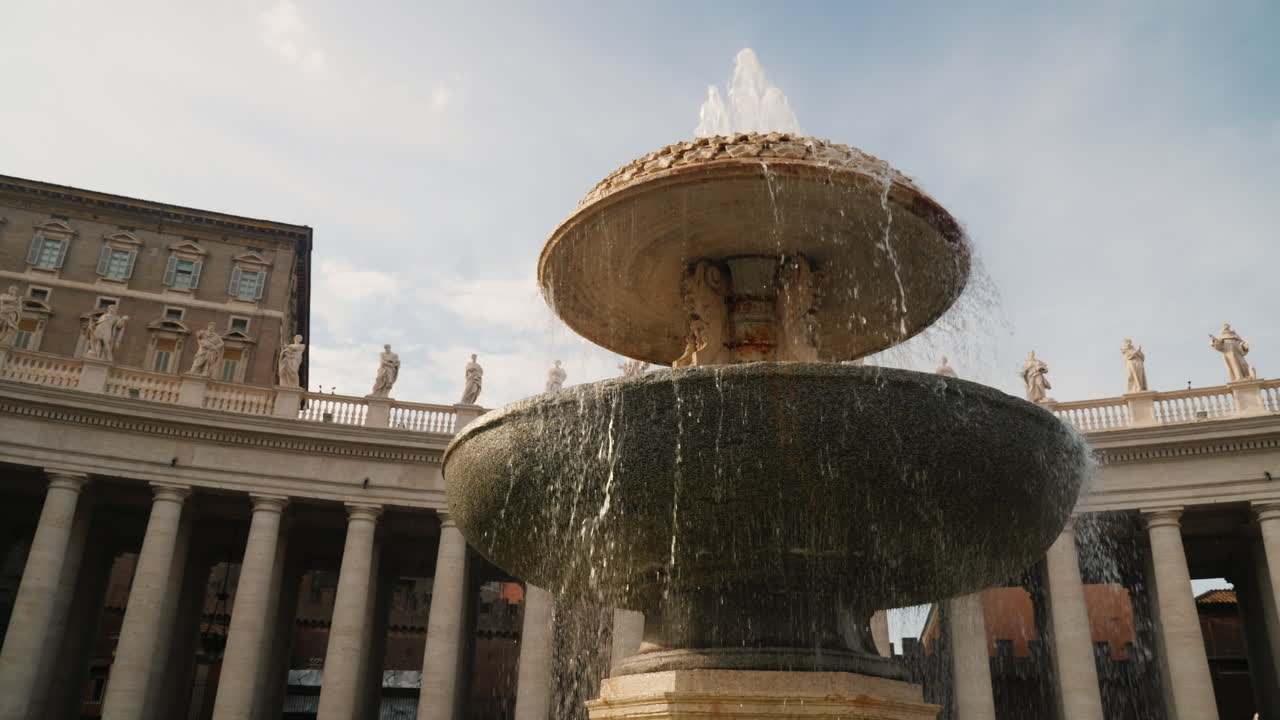 fuente del patio de la basílica de san pedro