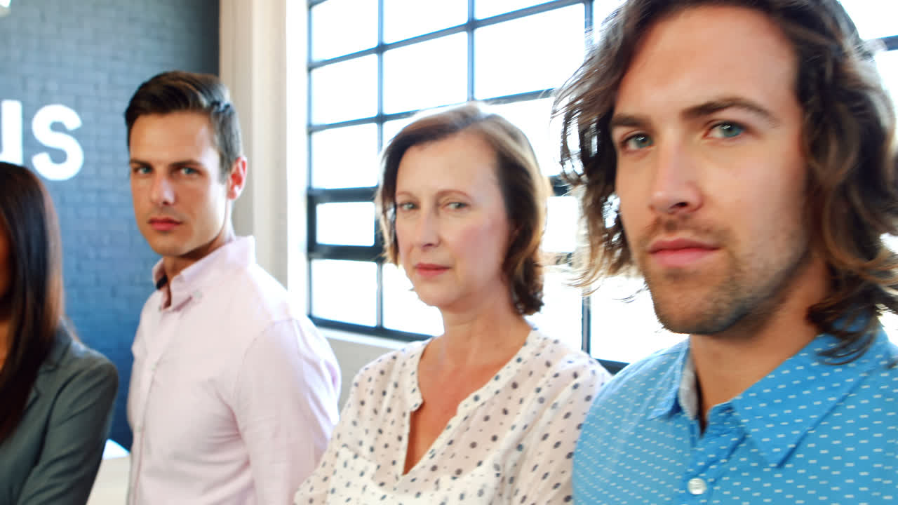 retrato de hombres de negocios de pie