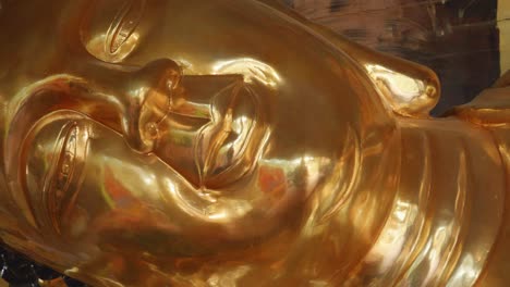 Reclining-Golden-Buddha-With-Swastika-Symbol-In-Da-Lat,-Vietnam