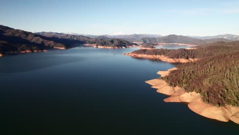 Hermosas-Montañas-Y-Lagos-En-El-Norte-De-California,-Imágenes-De-Naturaleza-Prístinas-De-4k