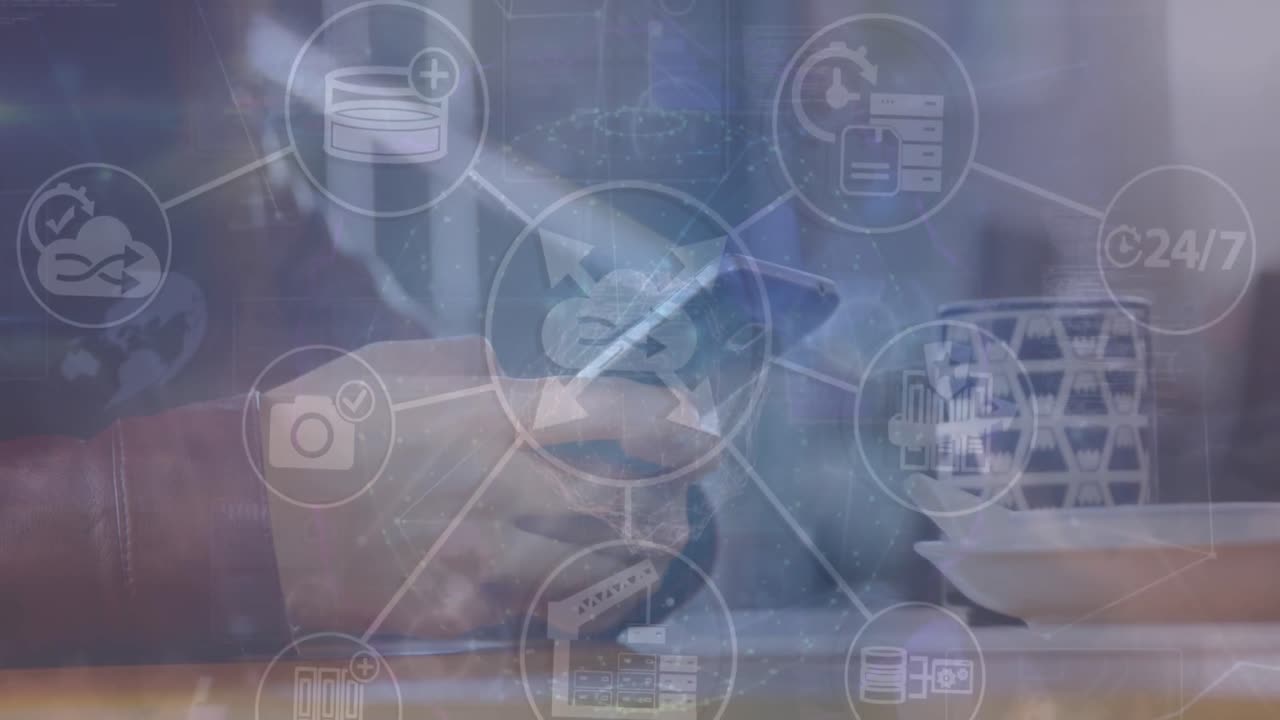 animación de la red de conexiones con iconos sobre el hombre usando un teléfono inteligente