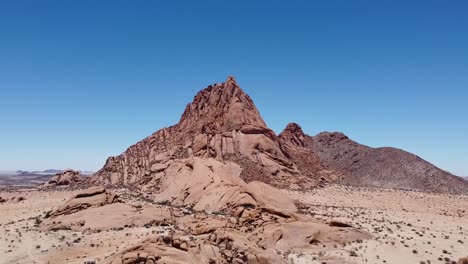 Spitzkoppen-En-La-Montaña-De-Namibia-Drone