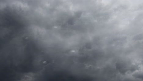 Vistas-De-Gruesas-Nubes-Cumulonimbus-En-El-Cielo,-Así-Como-Tormentas-Eléctricas