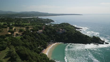 Colinas-Naturales-Playa-Mar-Y-Costa-De-Puerto-Escondido,-Vista-De-Drones-De-Verano-Mexicano,-México-Mágico