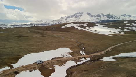 Mountainous-plain-in-the-mountains