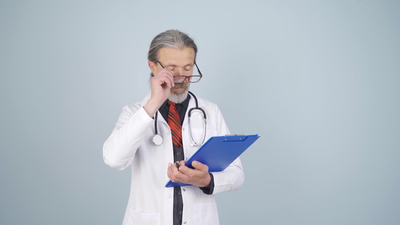 Doctor with occupational fatigue.