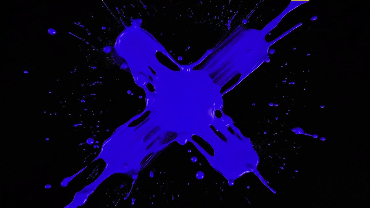 Schizzi di vernice blu che formano una X su sfondo nero