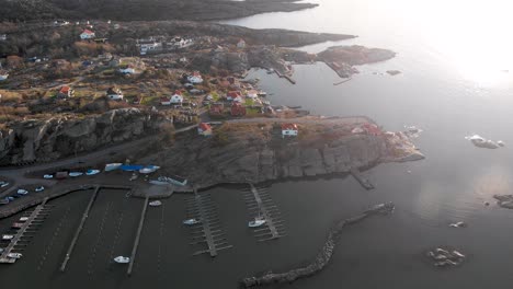costa de la isla occidental de suecia, vista aérea cinematográfica