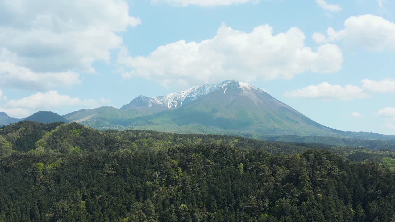 montaña daisen en la prefectura de tottori, paisaje salvaje de japón