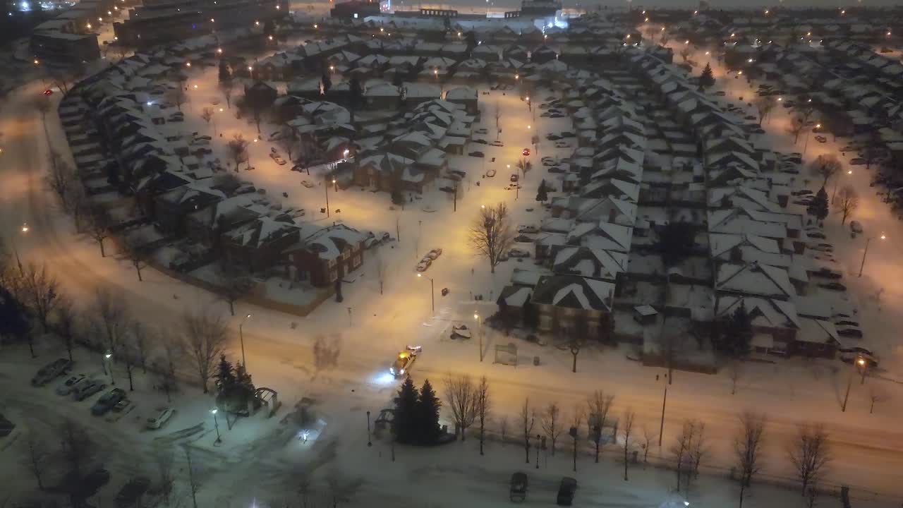 토론토의 눈 제거 작업의 야간 전망