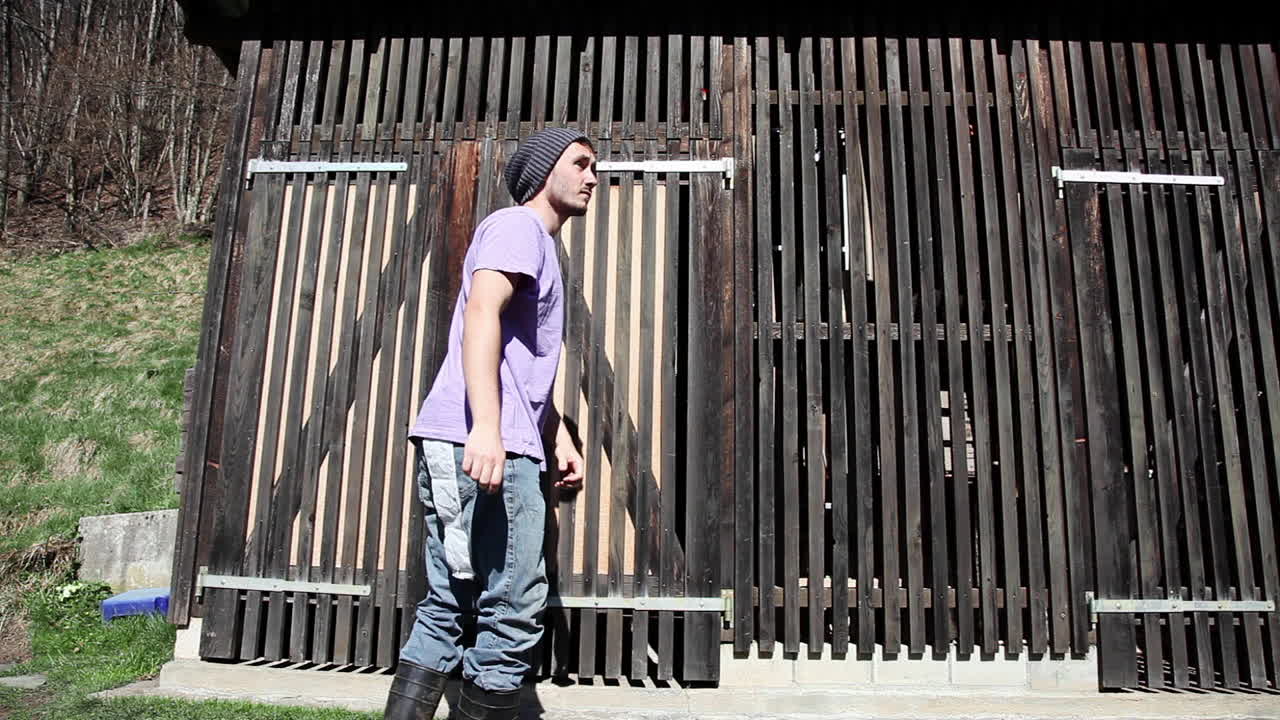 시골 스위스 시골에서 임시 변통 집 별장을 종료