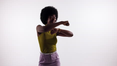 woman with afro dancing