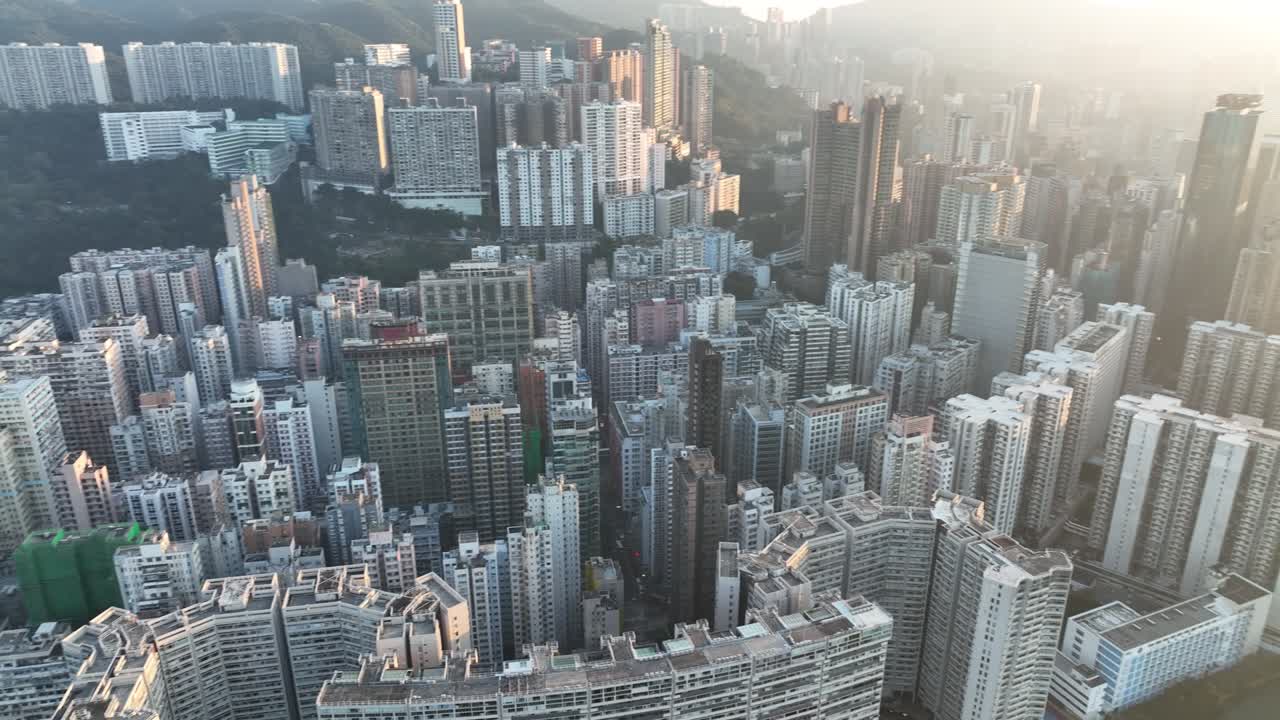 imágenes aéreas en 4k de la ciudad de hong kong al atardecer