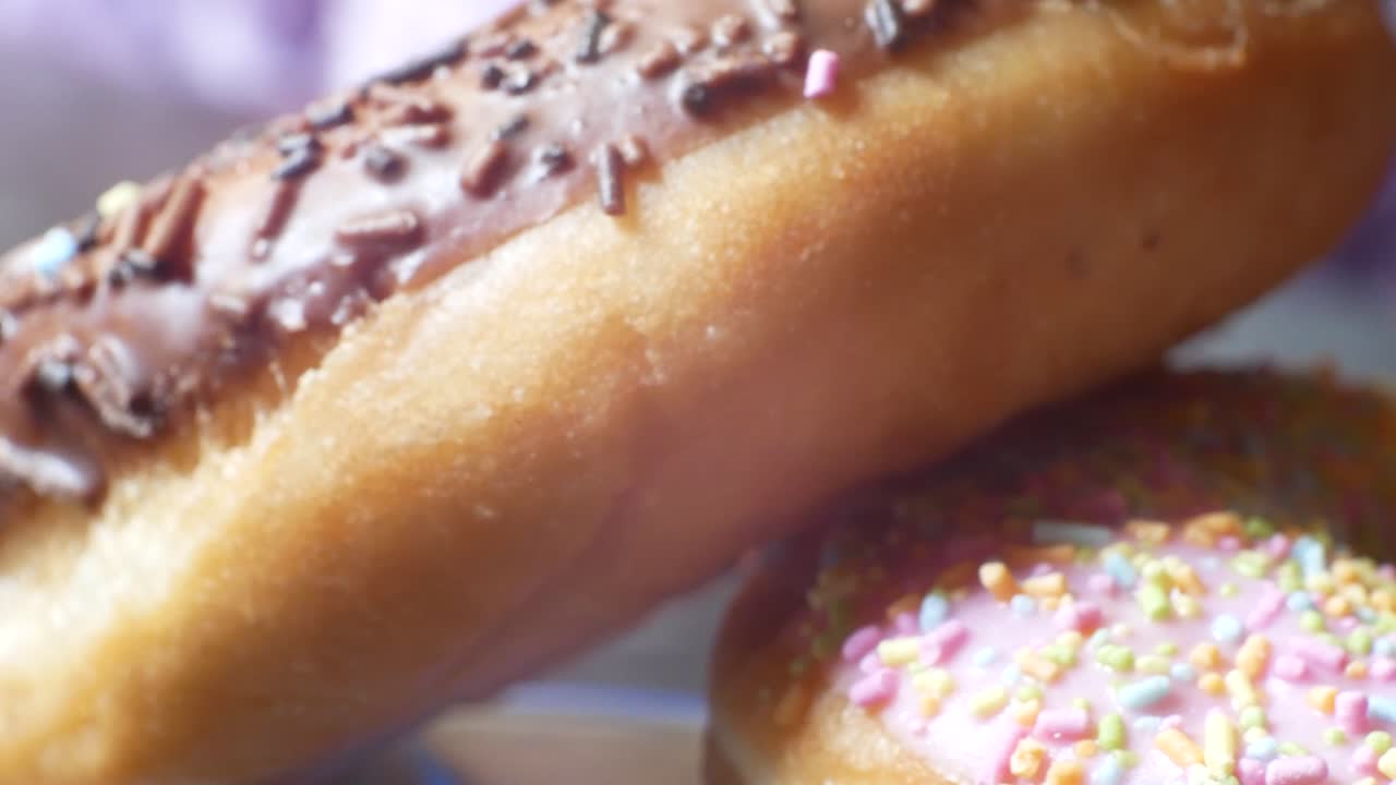 delicioso glaseado donut casero sabroso chispitas coberturas heladas comida dulce primer plano