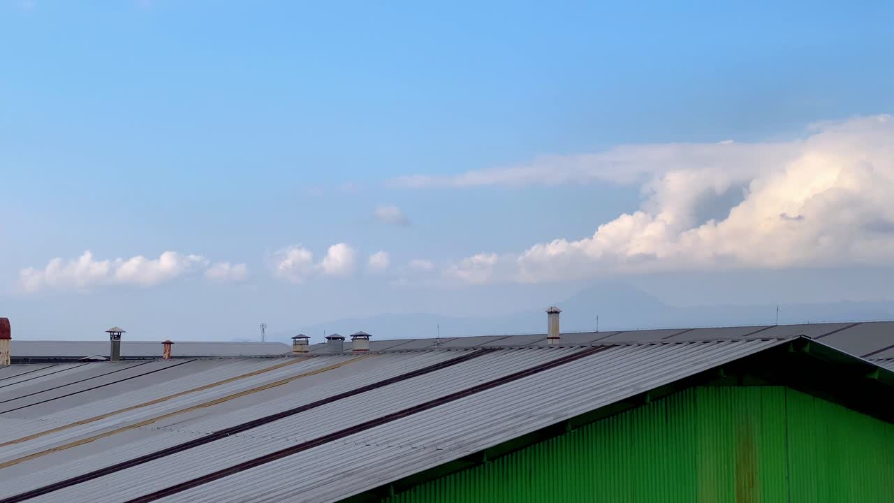 chimeneas industriales en edificios de fábricas por actividad de combustión